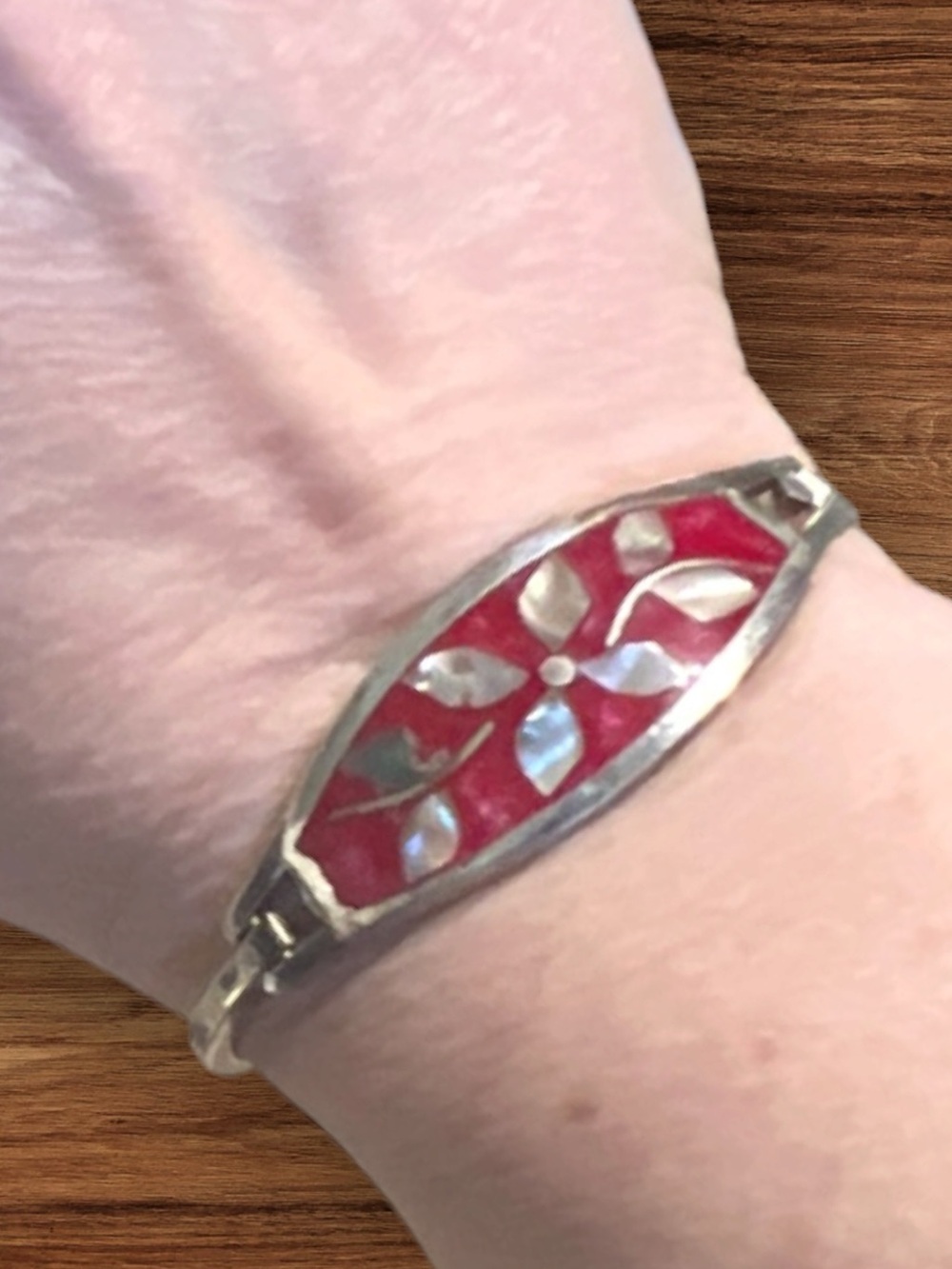 Alpaca Mexico Red Floral Shell Inlay Bangle Bracelet - Picture 2 of 7